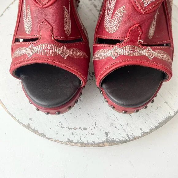 Red Embroidered Women's Wedges - Picture 6 of 12